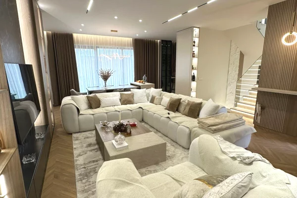 Shtepi me qera 4+1 ne Tirane - 3,800 Euro