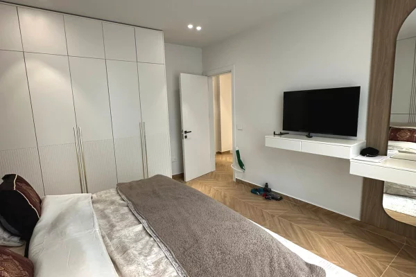 Shtepi me qera Vila Luksoze ne Tirane, 4+1, Mobilimi E mobiluar, Pagesa 3,800  Euro.