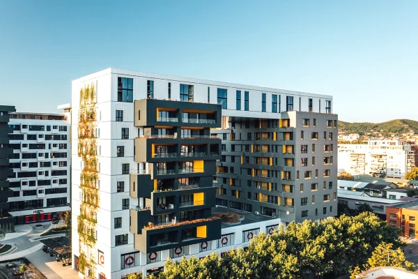 Dyqan ne shitje te square 21