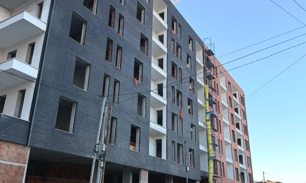 Shtepi ne shitje Apartament ne Tirane, 2+1, Mobilimi Bosh, pa mobiluar, Pagesa 116,853  Euro.