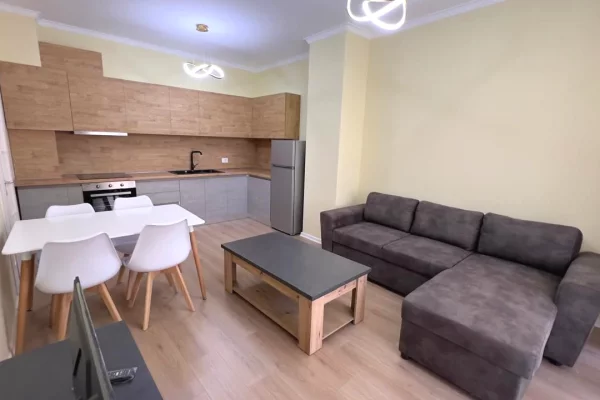 Shtepi me qera Apartament ne Tirane, 2+1, Mobilimi E mobiluar, Pagesa 530  Euro.