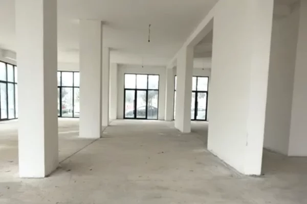 Ambient biznesi me qera 3+1 ne Tirane - 4,000 Euro