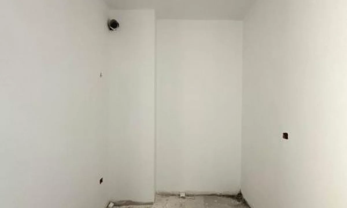 Shtepi ne shitje Apartament ne Tirane, 1+1, Mobilimi Bosh, pa mobiluar, Pagesa 174,999  Euro.