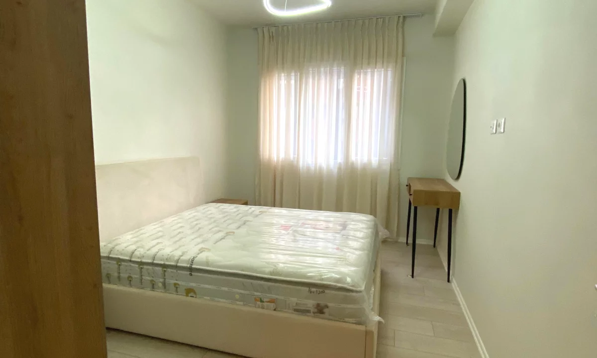 Shtepi me qera Apartament ne Tirane, 1+1, Mobilimi E mobiluar, Pagesa 65,000  Leke.