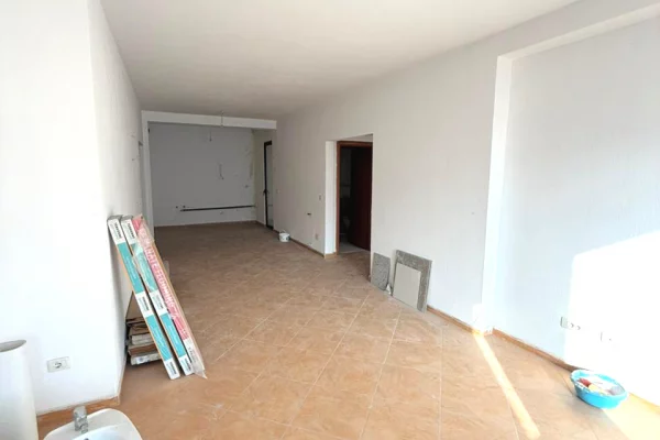 Shtepi ne shitje Apartament ne Tirane, 2+1, Mobilimi Bosh, pa mobiluar, Pagesa 250,000  Euro.