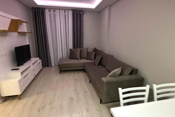 Shtepi me qera Apartament ne Tirane, 2+1, Mobilimi E mobiluar, Pagesa 70,000  Leke.