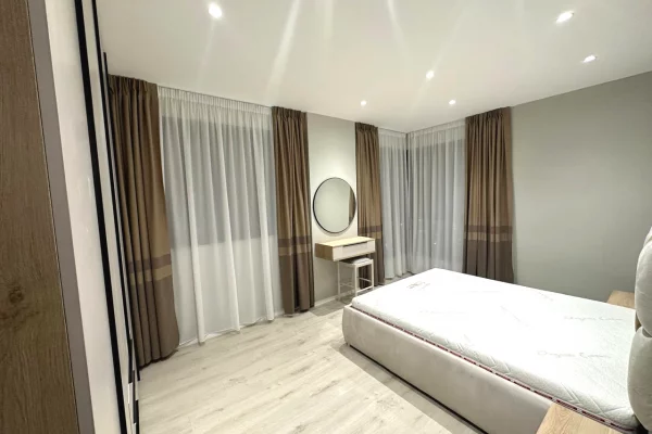 Shtepi me qera Apartament ne Tirane, 2+1, Mobilimi E mobiluar, Pagesa 70,000  Leke.