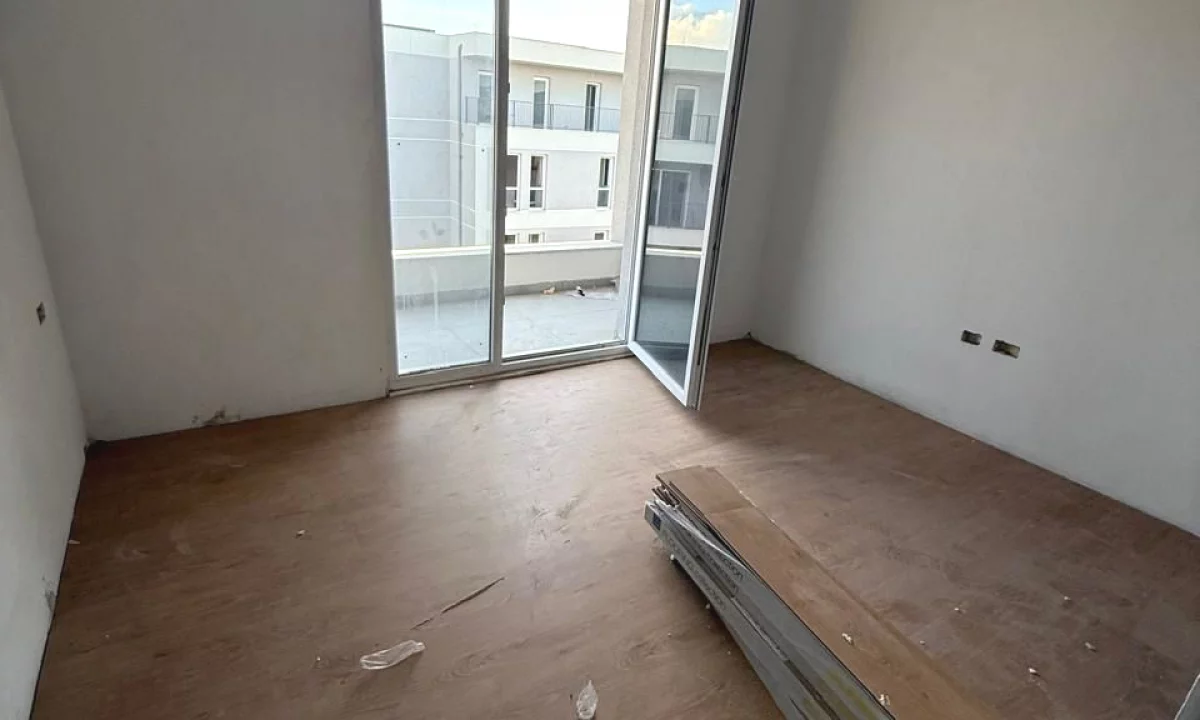 Shtepi ne shitje Apartament ne Tirane, 2+1, Mobilimi Bosh, pa mobiluar, Pagesa 128,500  Euro.