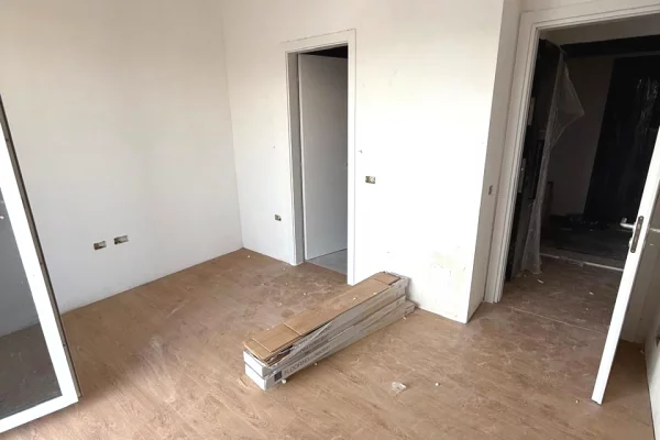 Shtepi ne shitje Apartament ne Tirane, 2+1, Mobilimi Bosh, pa mobiluar, Pagesa 128,500  Euro.