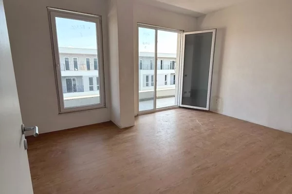 Shtepi ne shitje Apartament ne Tirane, 2+1, Mobilimi Bosh, pa mobiluar, Pagesa 128,500  Euro.