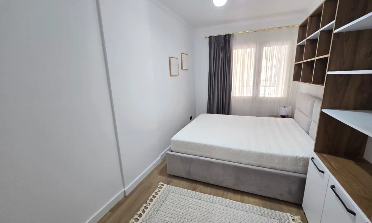 Shtepi ne shitje Apartament ne Tirane, 1+1, Mobilimi E mobiluar, Pagesa 121,000  Euro.