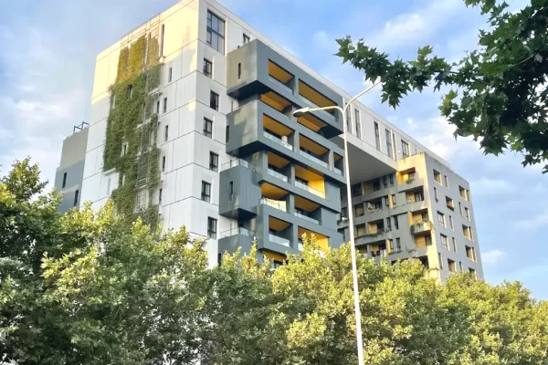 Shtepi ne shitje Apartament ne Tirane, 2+1, Mobilimi Bosh, pa mobiluar, Pagesa 326,400  Euro.