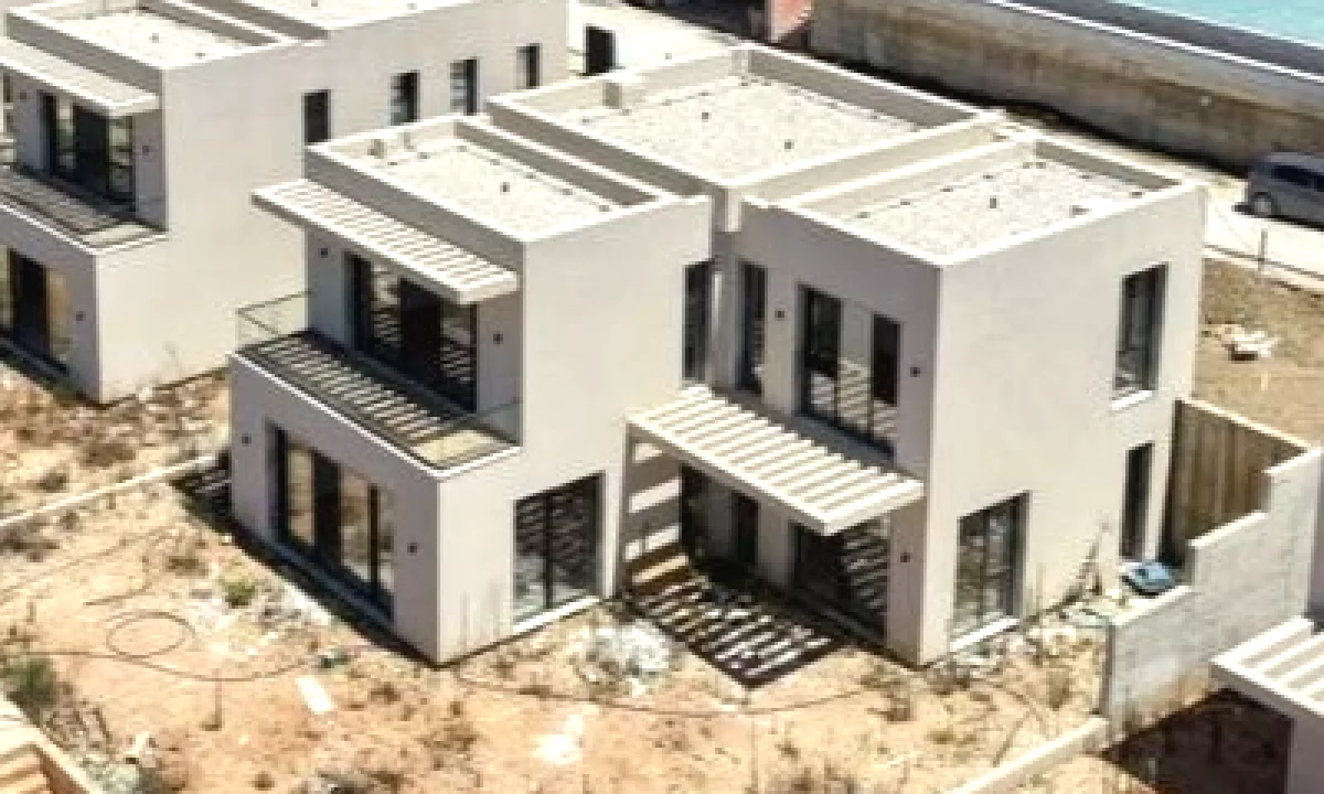 Shtepi ne shitje Vila Luksoze ne Vlore, 4+1, Mobilimi Bosh, pa mobiluar, Pagesa 1,400,000  Euro.