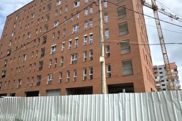 Shtepi ne shitje Apartament ne Tirane, 1+1, Mobilimi Bosh, pa mobiluar, Pagesa 105,600  Euro.