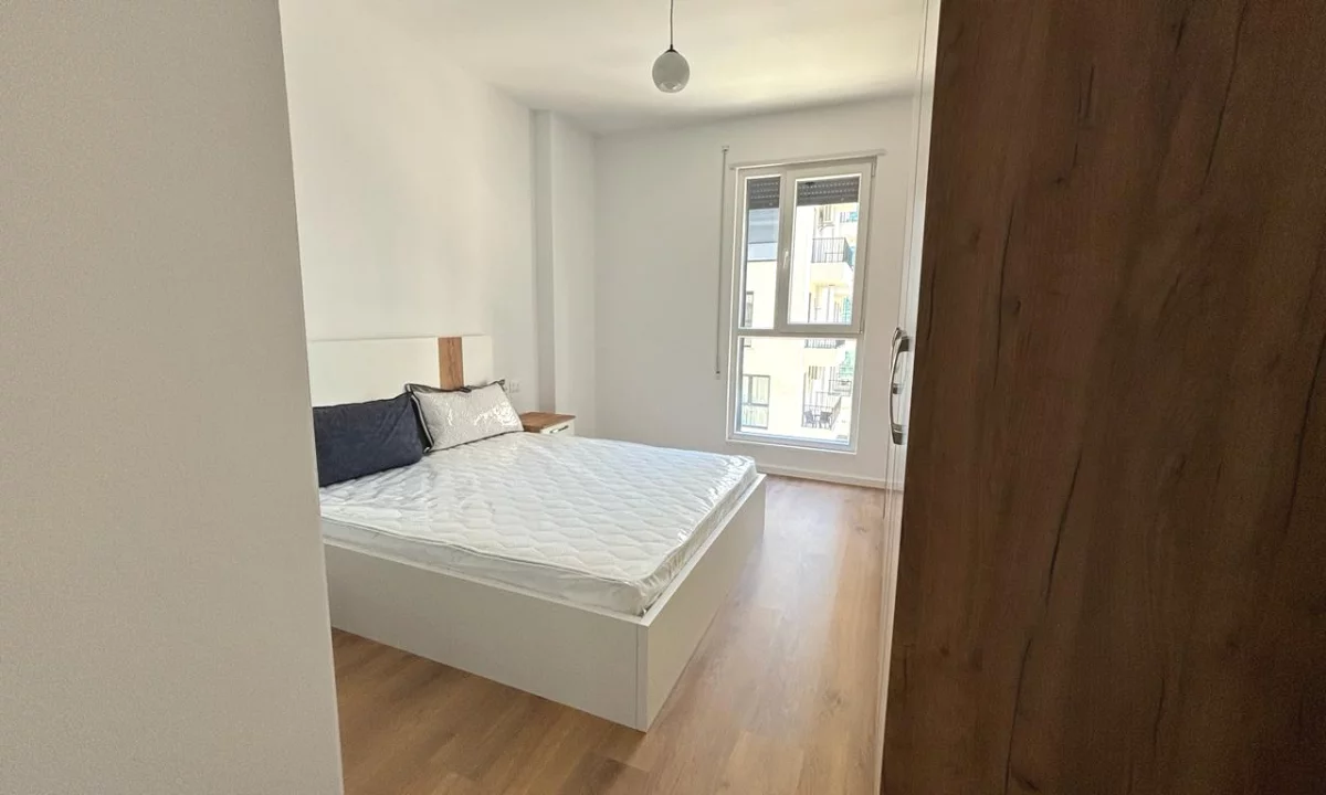 Shtepi me qera Apartament ne Tirane, 2+1, Mobilimi E mobiluar, Pagesa 90,000  Leke.