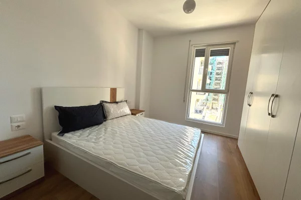 Shtepi me qera Apartament ne Tirane, 2+1, Mobilimi E mobiluar, Pagesa 90,000  Leke.
