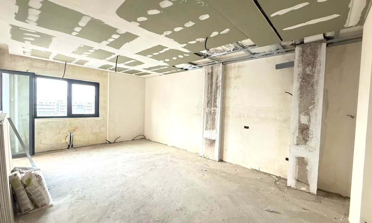 Casa in vendita Appartamento a Tirana, 2+1, Ambiente Vuoto, Pagamento 279,240  Euro.