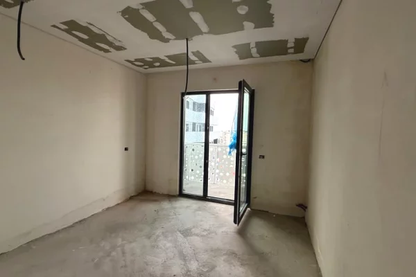 Casa in vendita Appartamento a Tirana, 2+1, Ambiente Vuoto, Pagamento 279,240  Euro.