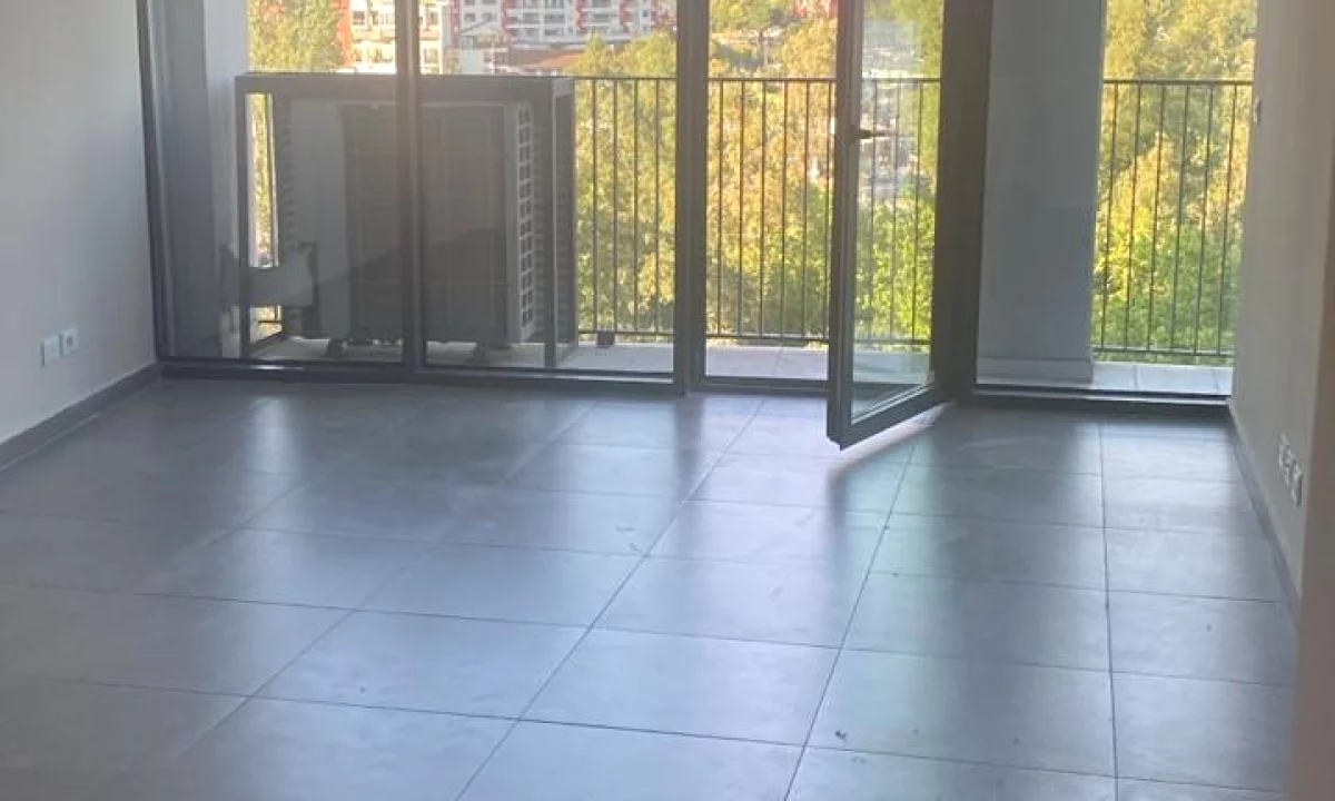 Ambient zyre me qira te Lake View 