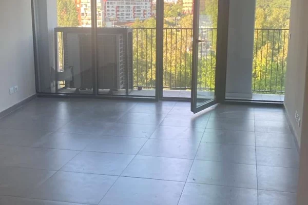 Ambient zyre me qira te Lake View 