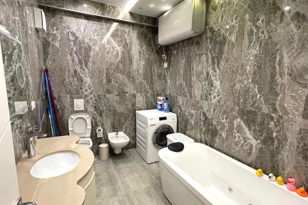 Shtepi me qera Apartament ne Tirane, 3+1, Mobilimi E mobiluar, Pagesa 130,000  Leke.