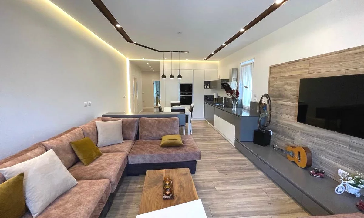 Shtepi me qera Apartament ne Tirane, 3+1, Mobilimi E mobiluar, Pagesa 130,000  Leke.