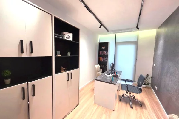 Ambient biznesi me qera 3+1 ne Tirane - 1,200 Euro