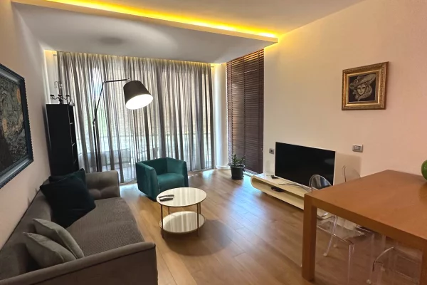Shtepi me qera Apartament ne Tirane, 2+1, Mobilimi E mobiluar, Pagesa 900  Euro.