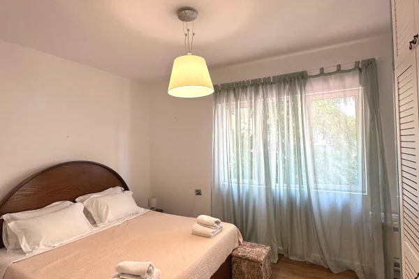 Shtepi me qera Apartament ne Tirane, 2+1, Mobilimi E mobiluar, Pagesa 900  Euro.
