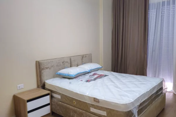 Shtepi me qera Apartament ne Tirane, 2+1, Mobilimi E mobiluar, Pagesa 1,200  Euro.