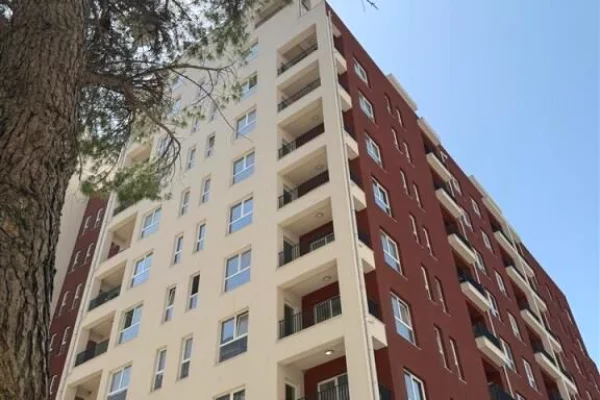 Shtepi ne shitje Apartament ne Tirane, 1+1, Mobilimi Bosh, pa mobiluar, Pagesa 132,000  Euro.