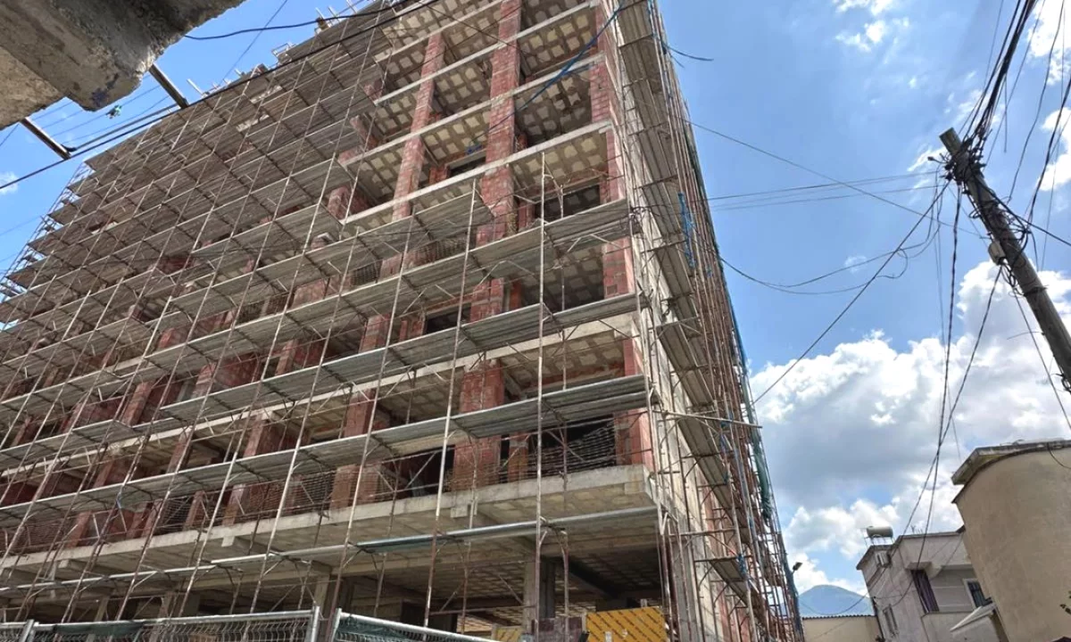 Casa in vendita Appartamento a Tirana, 2+1, Ambiente Vuoto, Pagamento 155,000  Euro.
