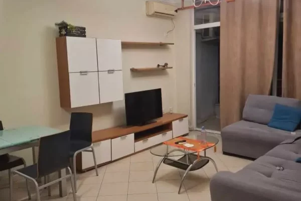 Shtepi me qera Apartament ne Tirane, 1+1, Mobilimi E mobiluar, Pagesa 65,000  Leke.