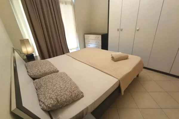 Shtepi me qera Apartament ne Tirane, 1+1, Mobilimi E mobiluar, Pagesa 65,000  Leke.