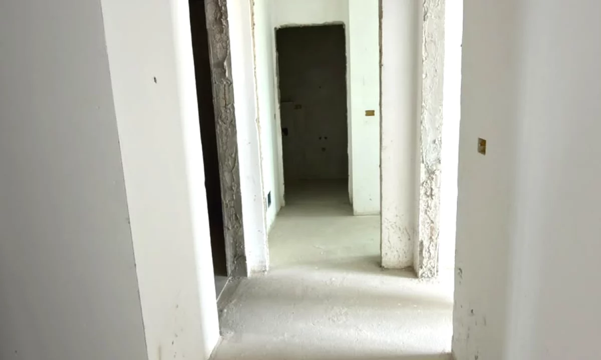 Shtepi ne shitje Apartament ne Tirane, 2+1, Mobilimi Bosh, pa mobiluar, Pagesa 289,999  Euro.
