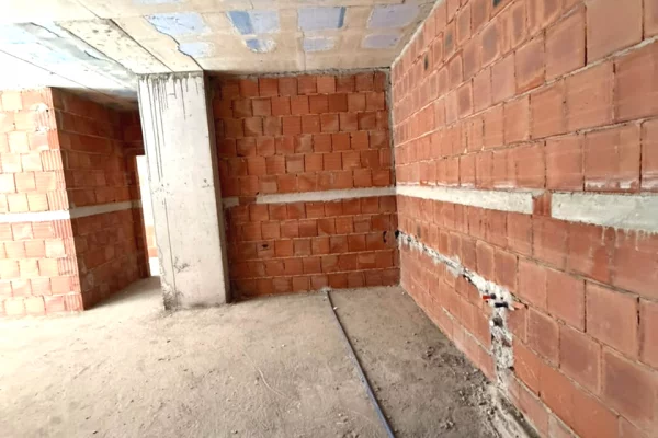 Shtepi ne shitje Apartament ne Tirane, 2+1, Mobilimi Bosh, pa mobiluar, Pagesa 107,300  Euro.