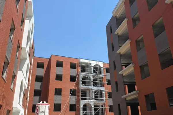 Shtepi ne shitje Apartament ne Tirane, 2+1, Mobilimi Bosh, pa mobiluar, Pagesa 107,300  Euro.