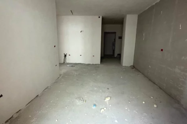 Shtepi ne shitje Apartament ne Tirane, 1+1, Mobilimi Bosh, pa mobiluar, Pagesa 82,250  Euro.