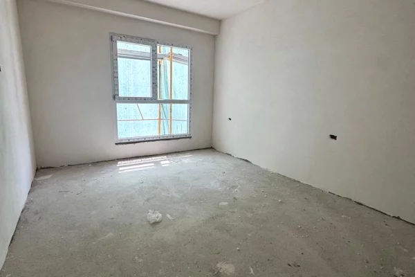Shtepi ne shitje Apartament ne Tirane, 1+1, Mobilimi Bosh, pa mobiluar, Pagesa 82,250  Euro.
