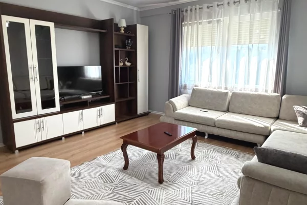 Shtepi me qera Apartament ne Tirane, 3+1, Mobilimi E mobiluar, Pagesa 95,000  Leke.