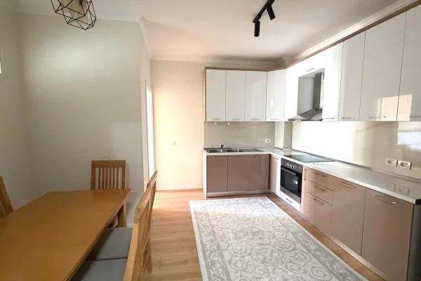 Shtepi me qera Apartament ne Tirane, 3+1, Mobilimi E mobiluar, Pagesa 95,000  Leke.