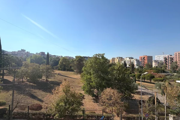 Shtepi me qera Apartament ne Tirane, 3+1, Mobilimi E mobiluar, Pagesa 95,000  Leke.