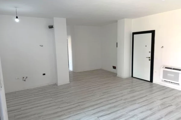 Ambient zyre me qira Bulevardi Ri Ndregjoni  