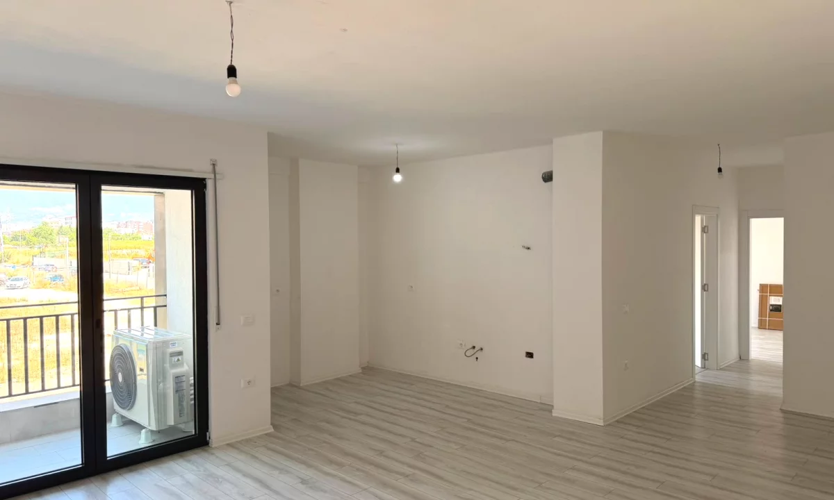 Ambient zyre me qira Bulevardi Ri Ndregjoni  