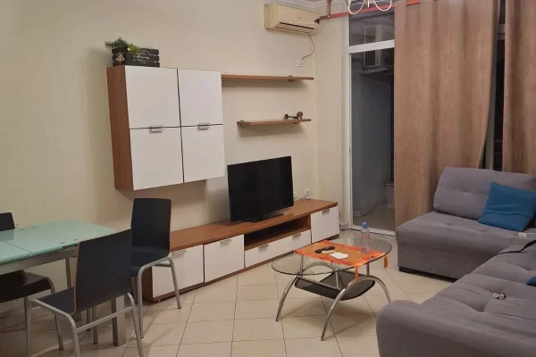 Shtepi me qera Apartament ne Tirane, 1+1, Mobilimi E mobiluar, Pagesa 65,000  Leke.