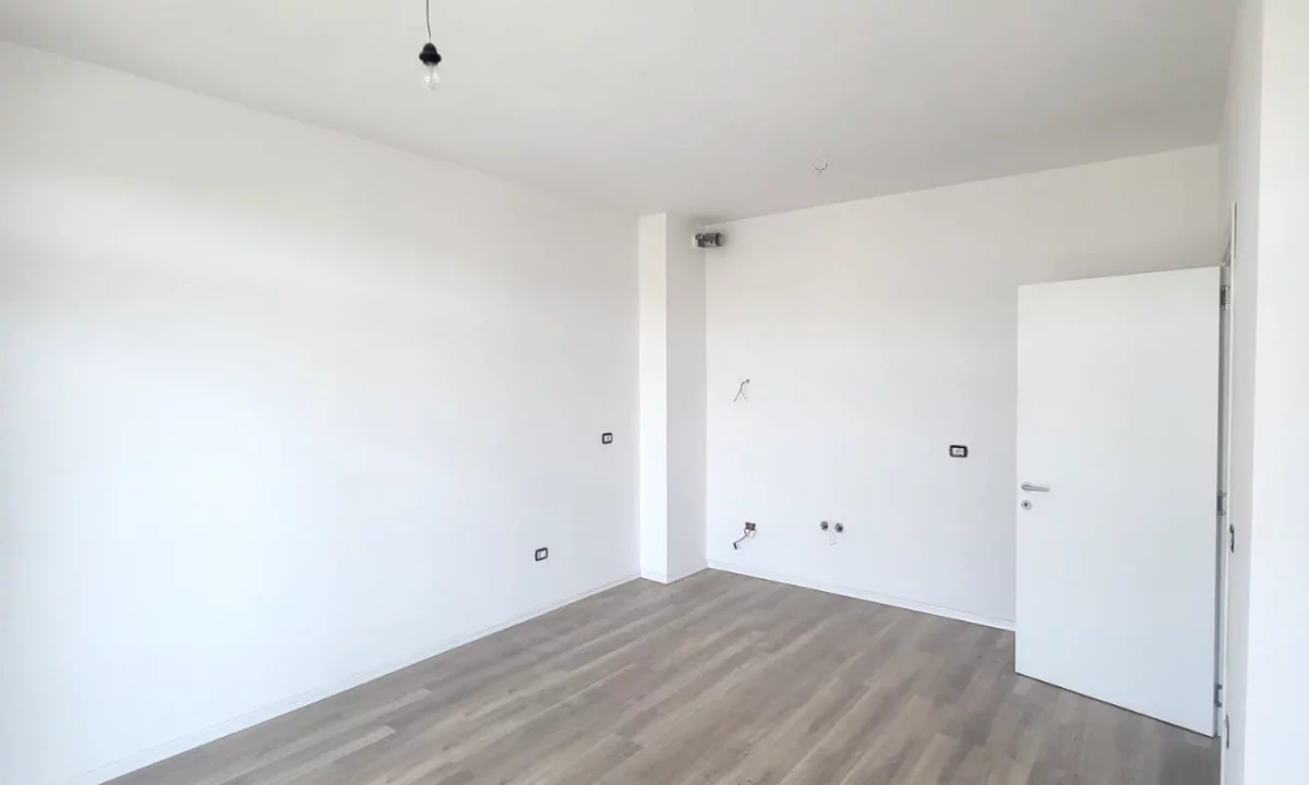 Shtepi ne shitje Apartament ne Tirane, 1+1, Mobilimi Bosh, pa mobiluar, Pagesa 104,784  Euro.