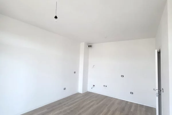Shtepi ne shitje Apartament ne Tirane, 1+1, Mobilimi Bosh, pa mobiluar, Pagesa 104,784  Euro.