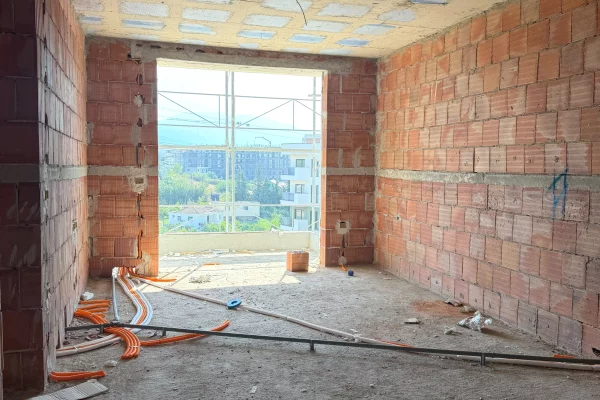 Shtepi ne shitje Apartament ne Tirane, 2+1, Mobilimi Bosh, pa mobiluar, Pagesa 115,060  Euro.