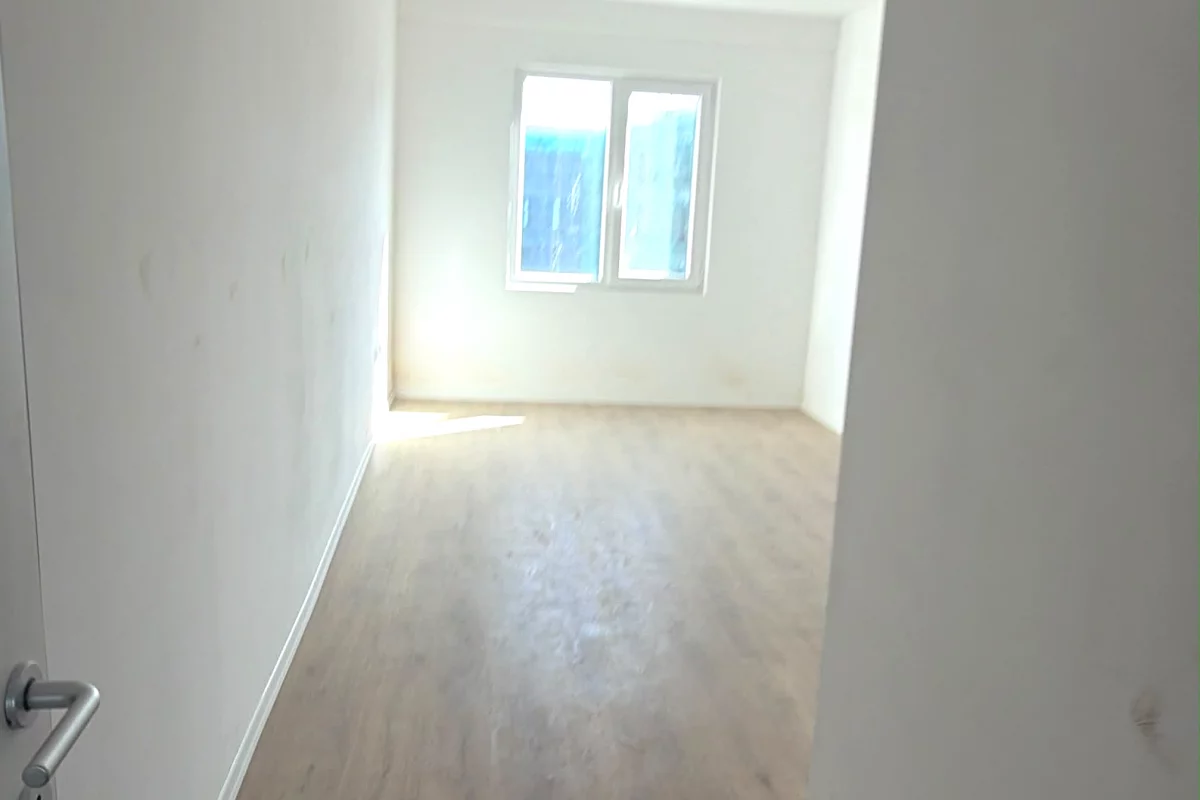 Shtepi ne shitje Apartament ne Tirane, 2+1, Mobilimi Bosh, pa mobiluar, Pagesa 135,000  Euro.