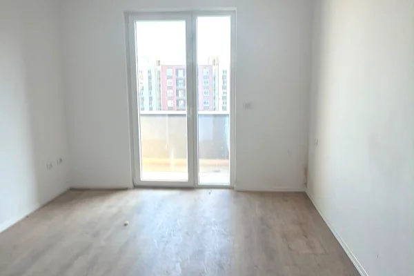 Shtepi ne shitje Apartament ne Tirane, 2+1, Mobilimi Bosh, pa mobiluar, Pagesa 135,000  Euro.